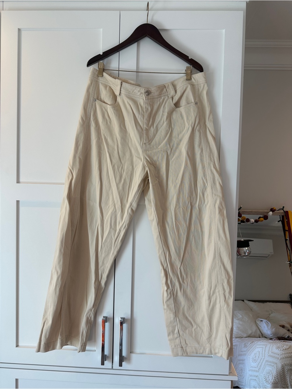 Zara Women's Beige Barrel Jeans